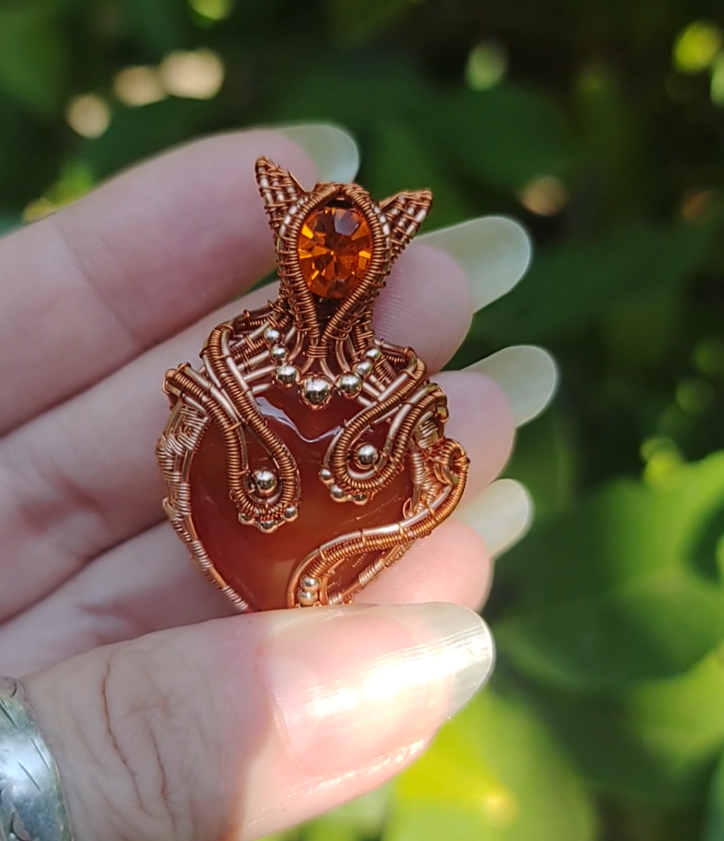Cute little kitty 😸♥️ heart pendant
