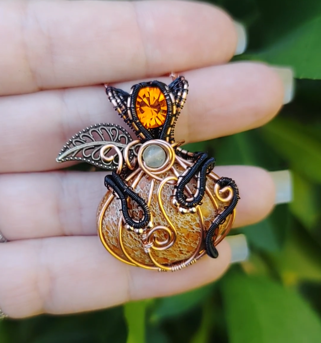 Halloween ππββ¬ pumpkin kitty Pendant