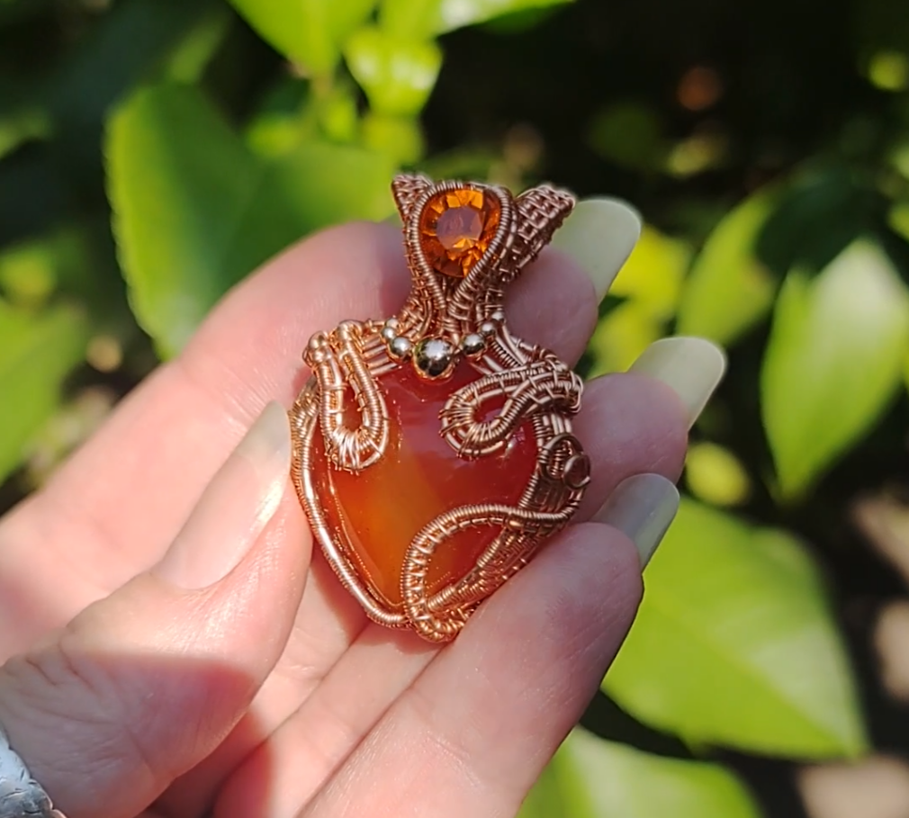 Cute little kitty 😸 ♥️ heart pendant