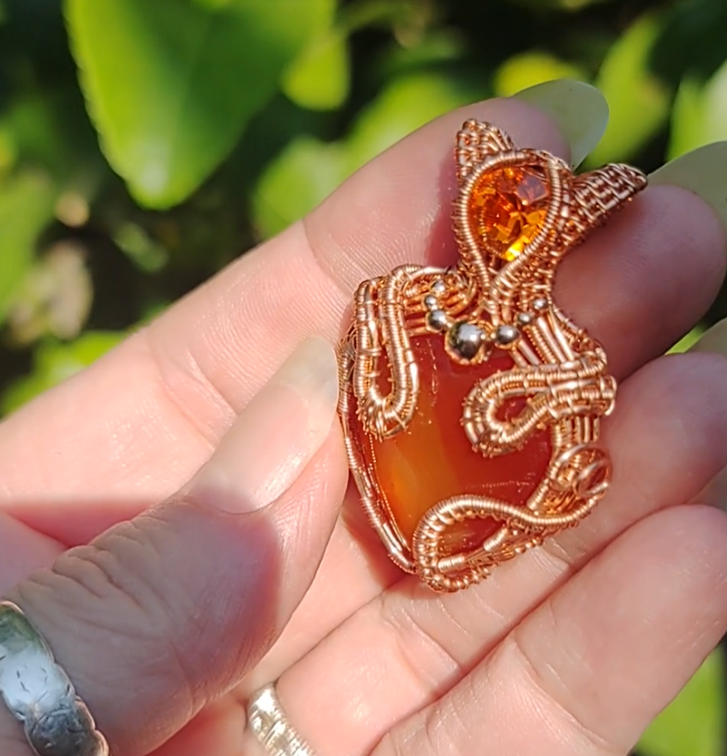 Cute little kitty 😸 ♥️ heart pendant