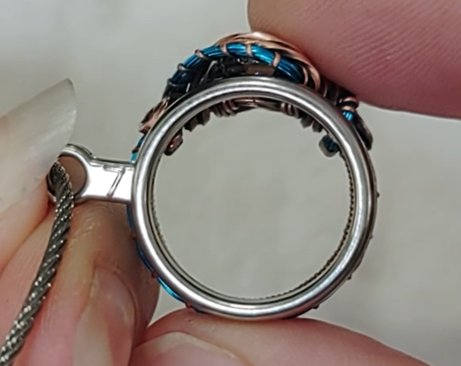 From the Tutorial - Blue/Green crystal 💍 size 7