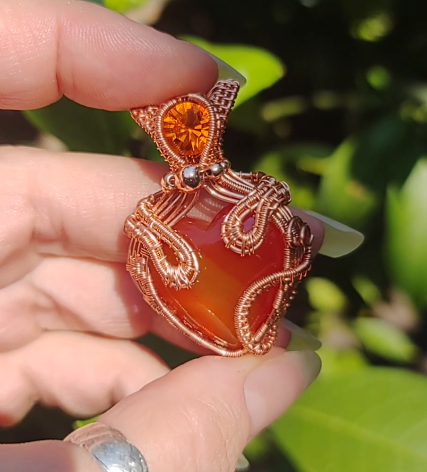 Cute little kitty 😸 ♥️ heart pendant