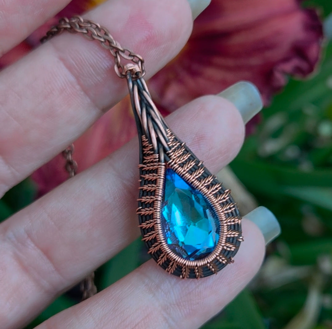 💧 Tear Drop Pendant