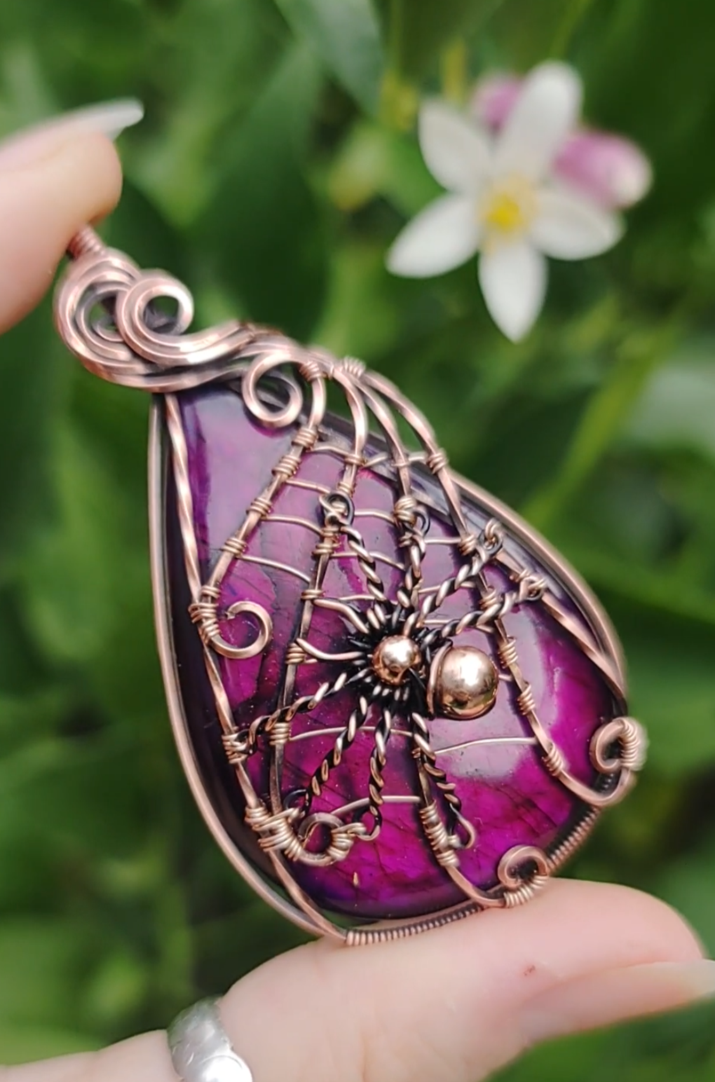 Spooky Spider 🕸️🕷️ Pendant 👀