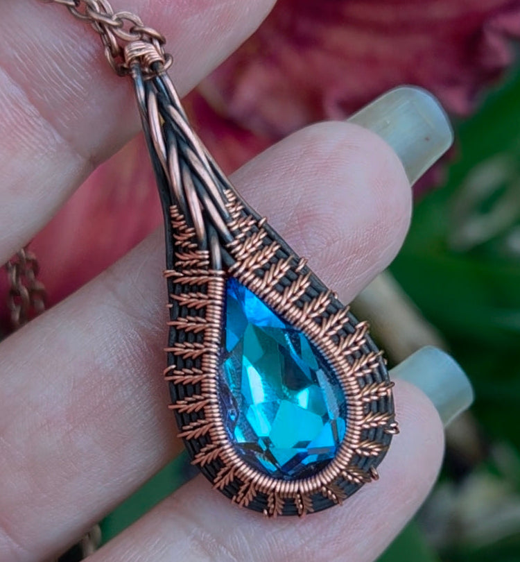 💧 Tear Drop Pendant