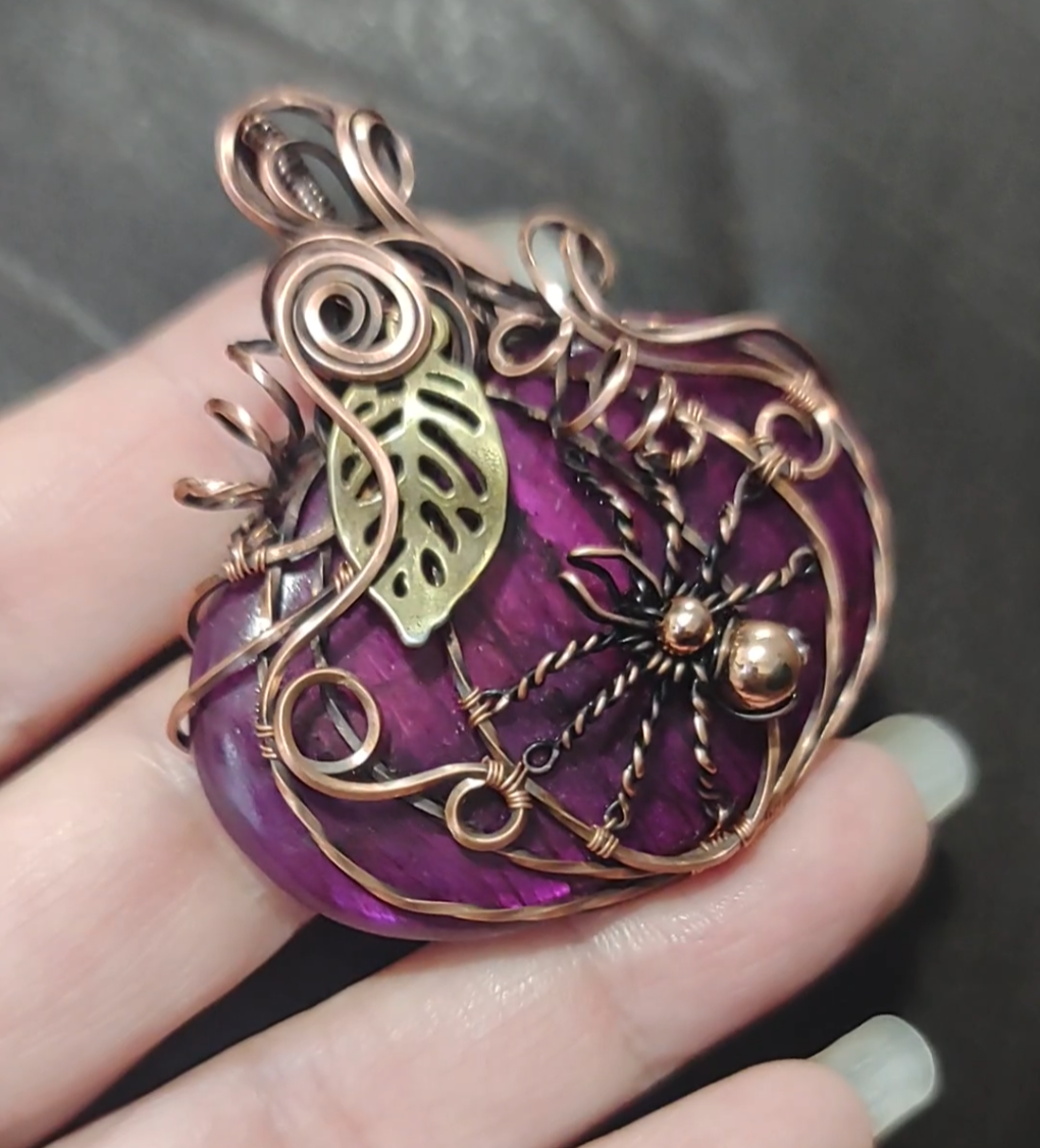Spooky Spider pumpkin 🎃🕸️🕷️ Pendant 👀