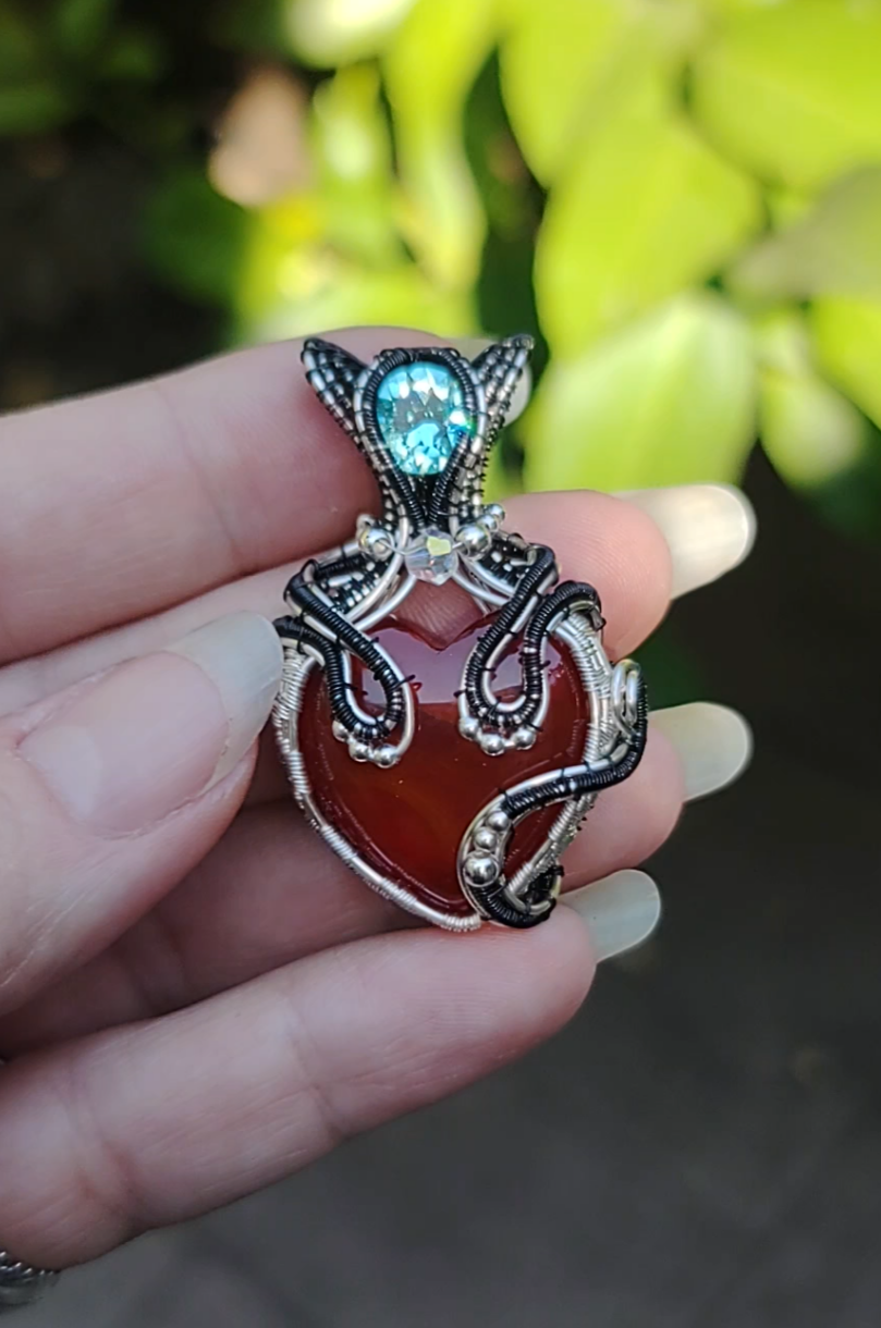 kitty 😸💙 heart pendant