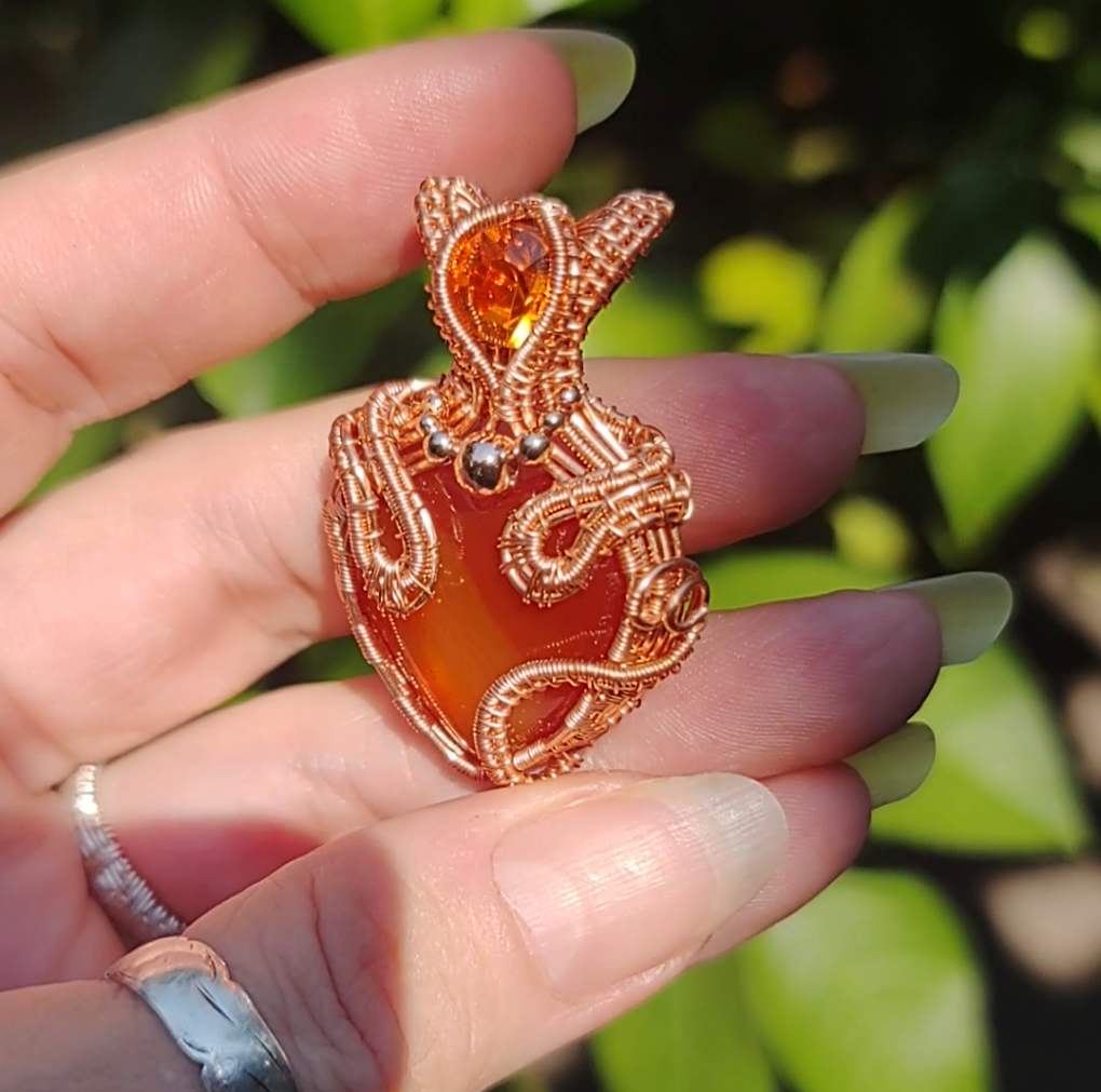 Cute little kitty 😸 ♥️ heart pendant