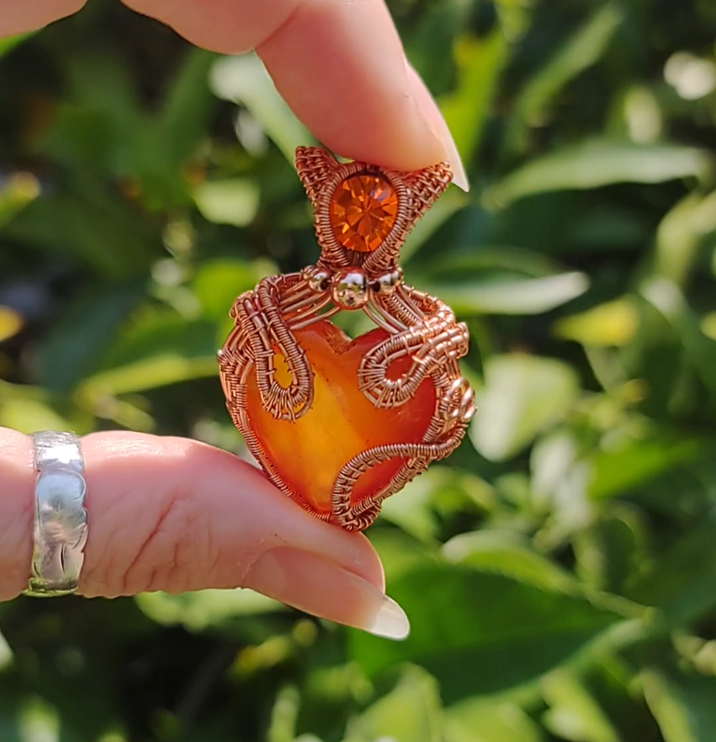 Cute little kitty 😸 ♥️ heart pendant