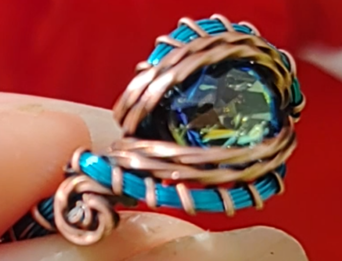 From the Tutorial - Blue/Green crystal 💍 size 7