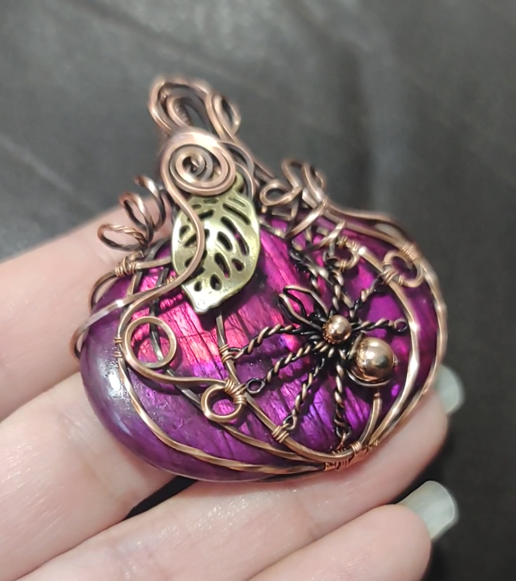 Spooky Spider pumpkin 🎃🕸️🕷️ Pendant 👀
