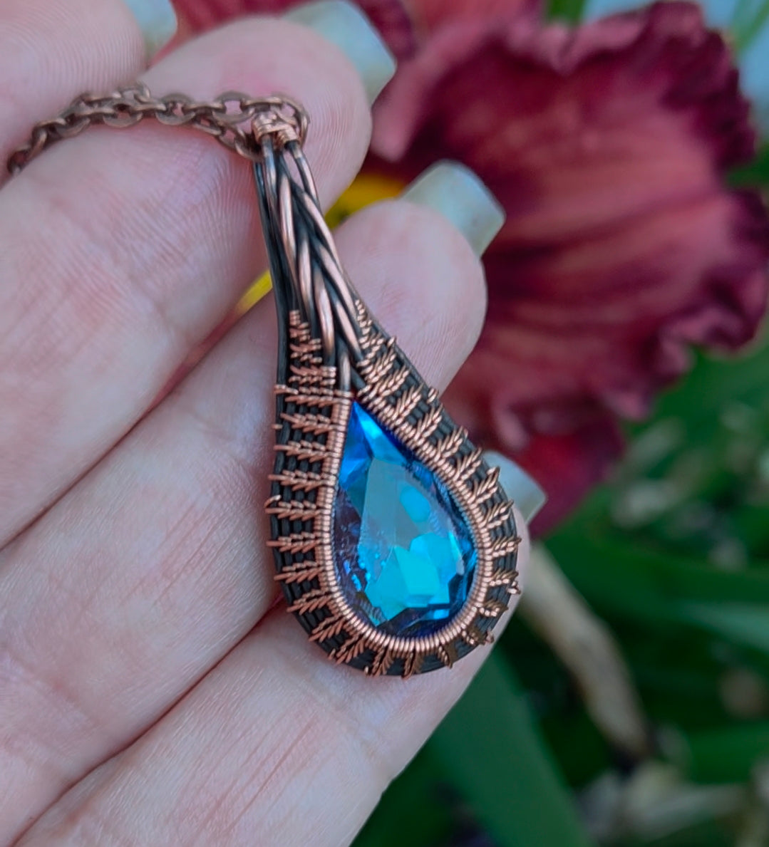💧 Tear Drop Pendant