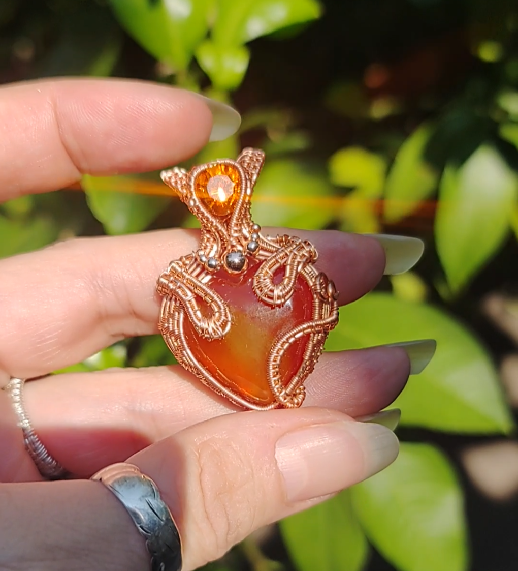 Cute little kitty 😸♥️ heart pendant