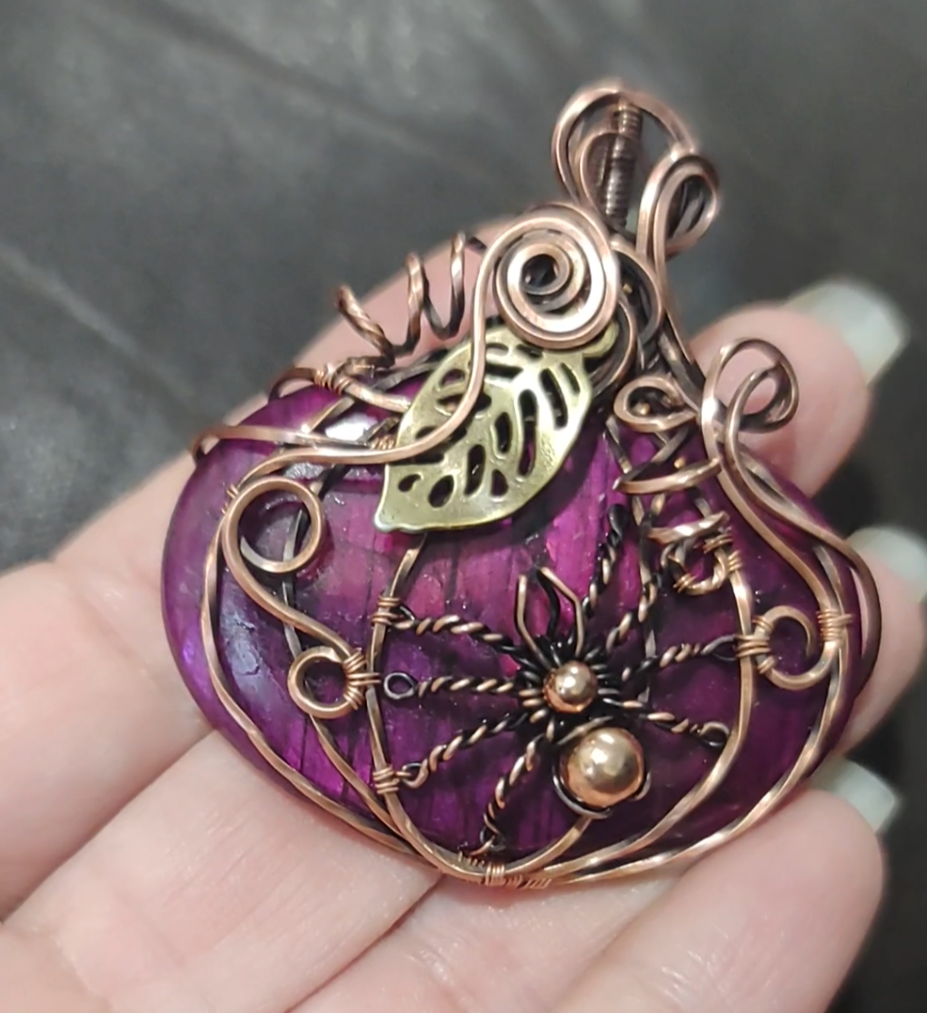 Spooky Spider pumpkin 🎃🕸️🕷️ Pendant 👀