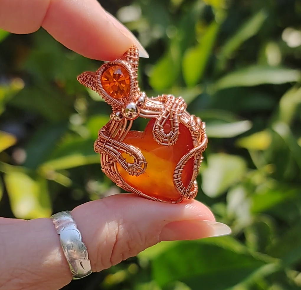 Cute little kitty 😸 ♥️ heart pendant