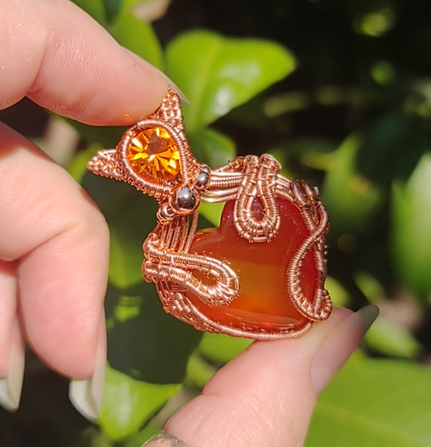Cute little kitty 😸 ♥️ heart pendant