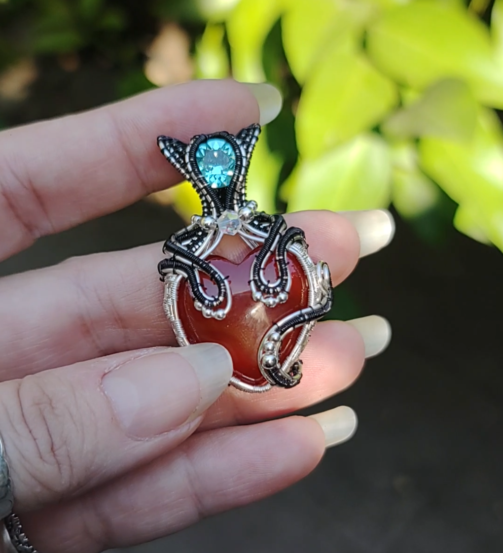 kitty 😸💙 heart pendant