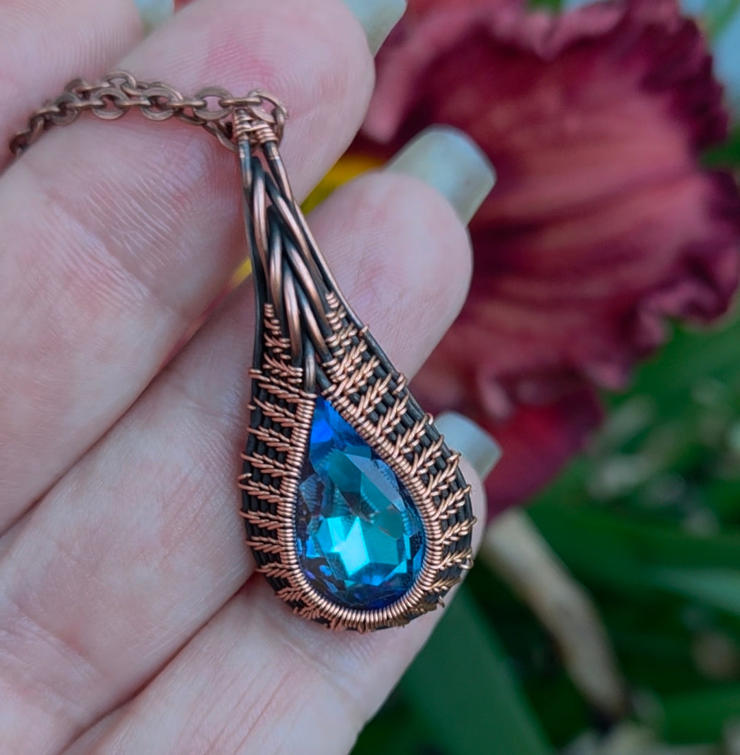 💧 Tear Drop Pendant
