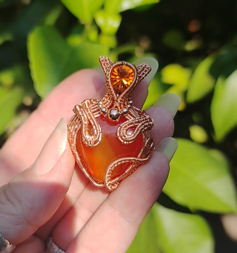 Cute little kitty 😸 ♥️ heart pendant