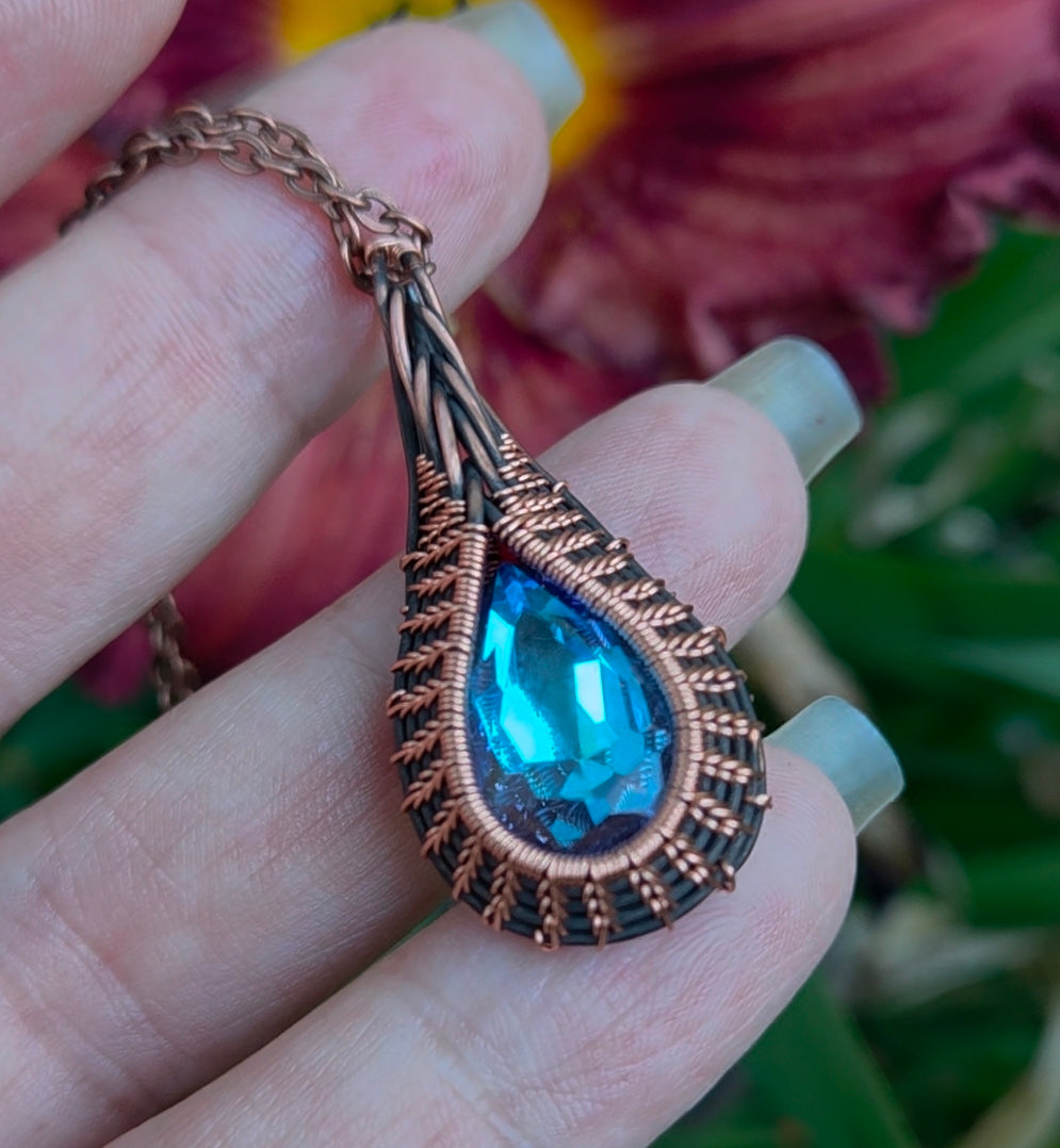 💧 Tear Drop Pendant